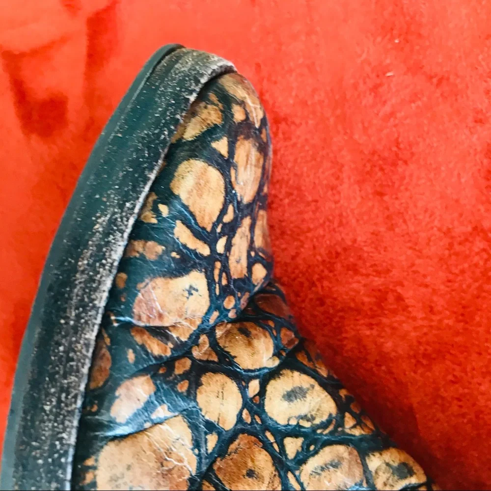 Febo reptile embossed
